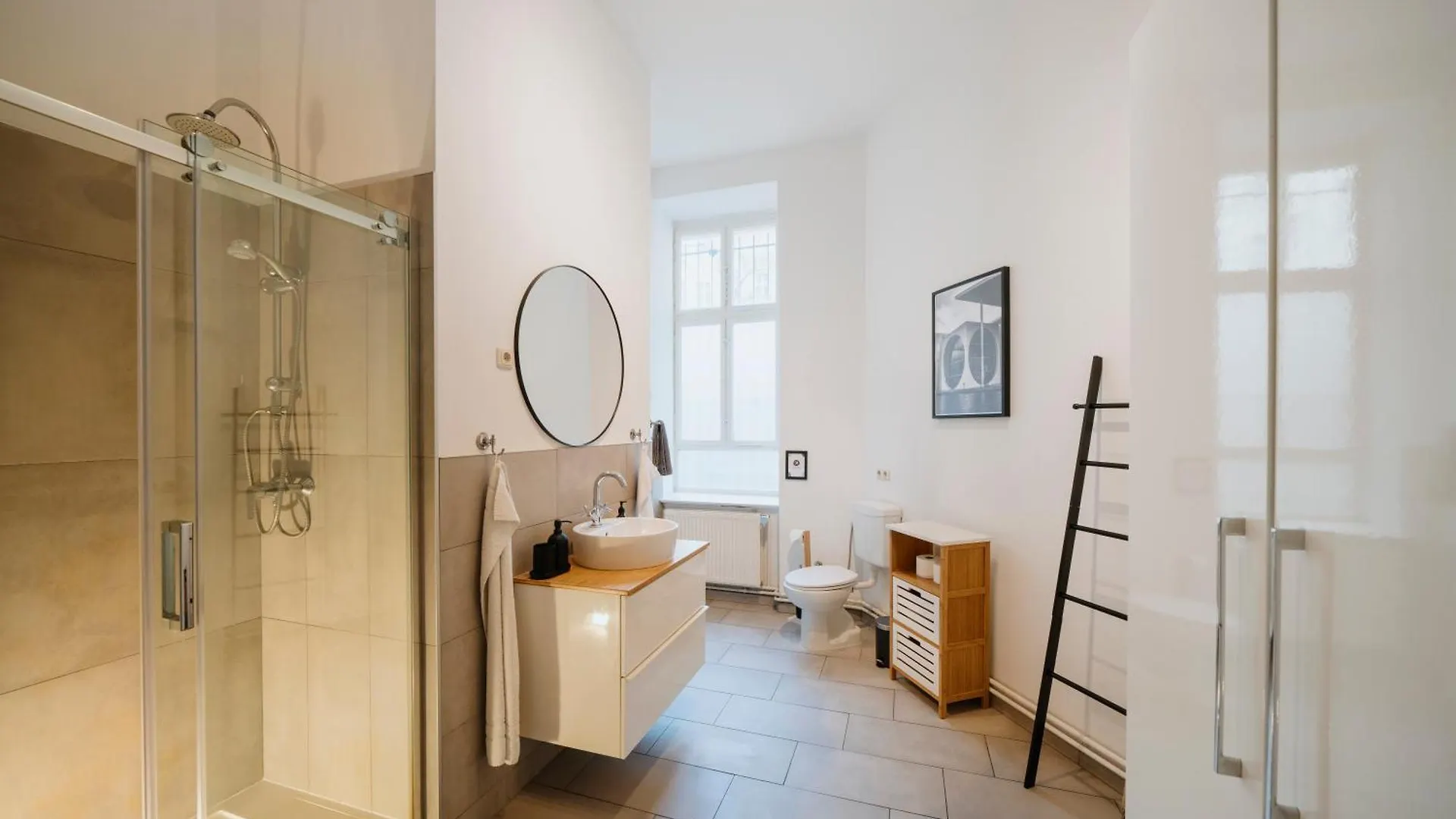 Homely Berlin - Luxurious, Spacious, Near Victory Column, River Apartment