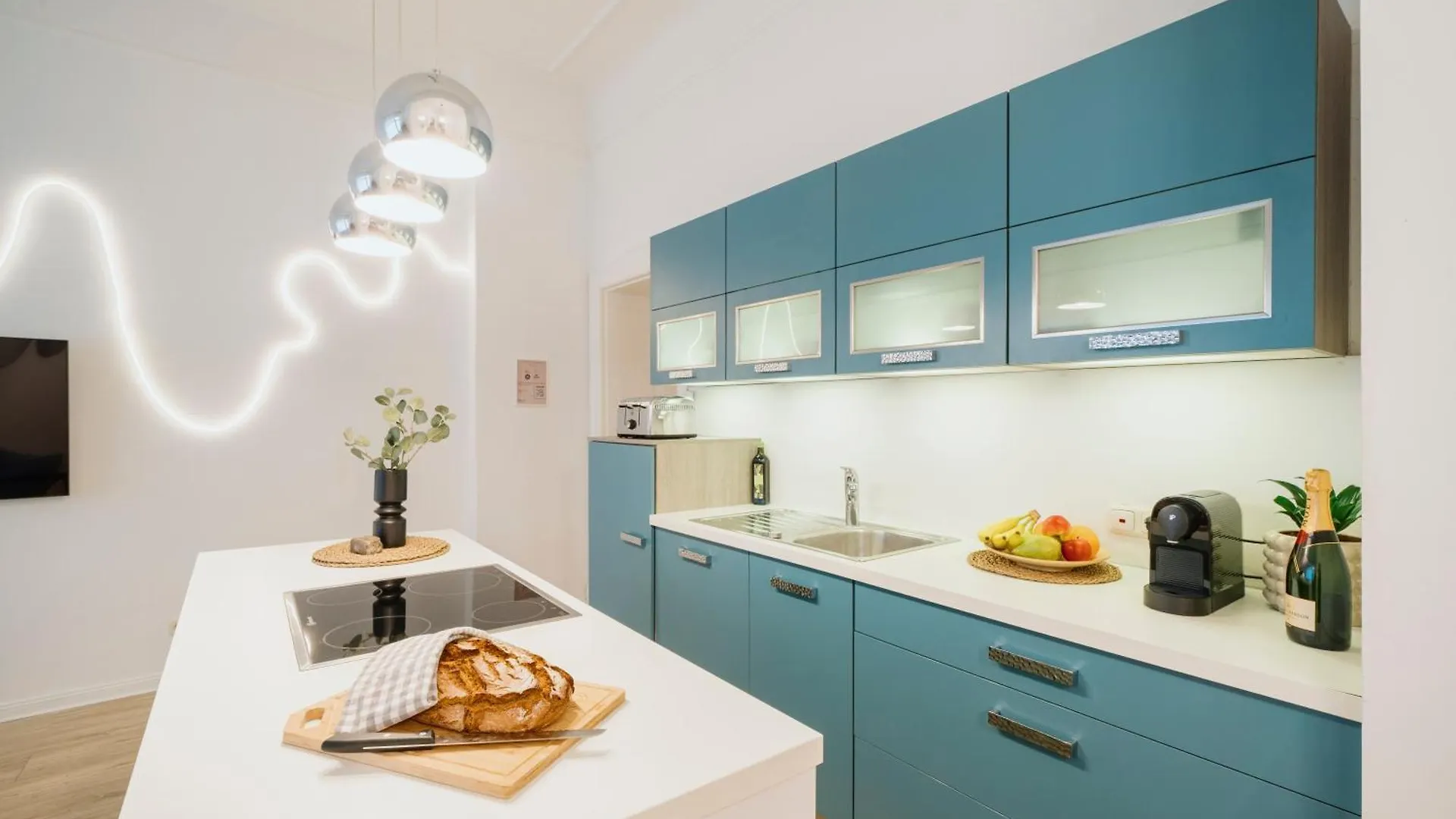 Homely Berlin - Luxurious, Spacious, Near Victory Column, River Apartment