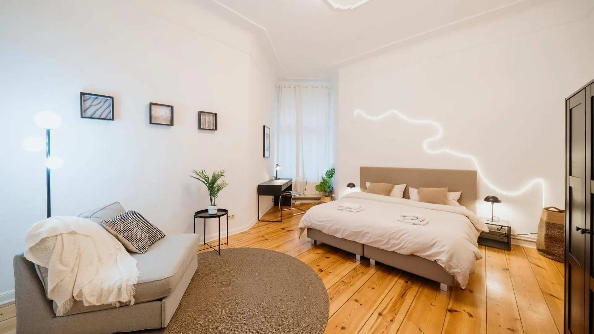 Apartment Homely Berlin - Luxurious, Spacious, Near Victory Column, River Germany