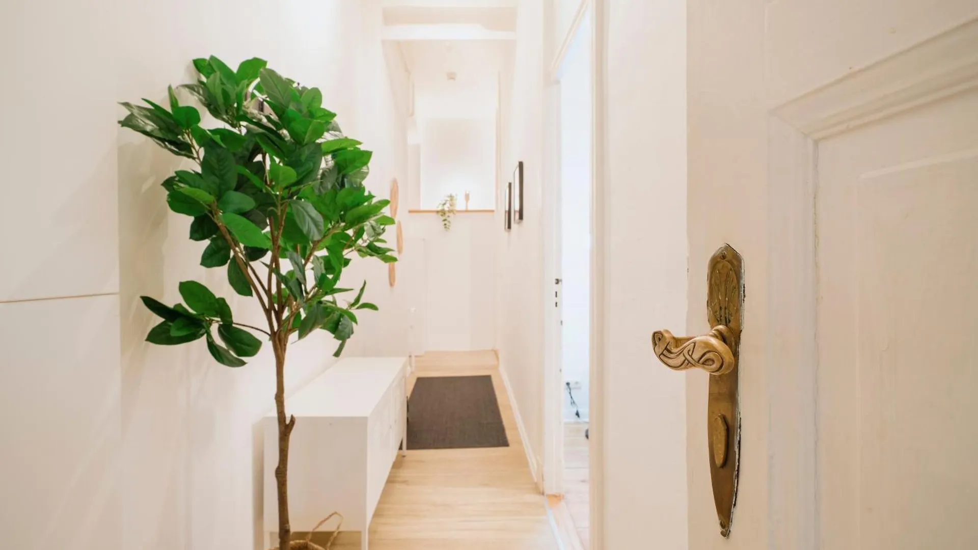 Homely Berlin - Luxurious, Spacious, Near Victory Column, River