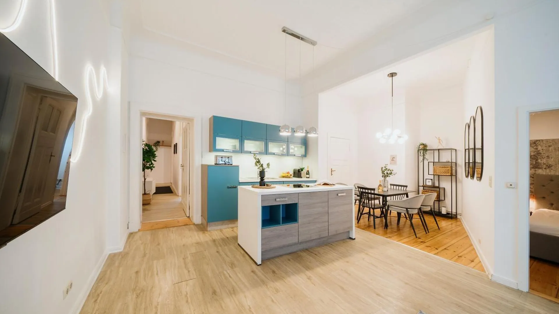 Homely Berlin - Luxurious, Spacious, Near Victory Column, River 0*,  Germany