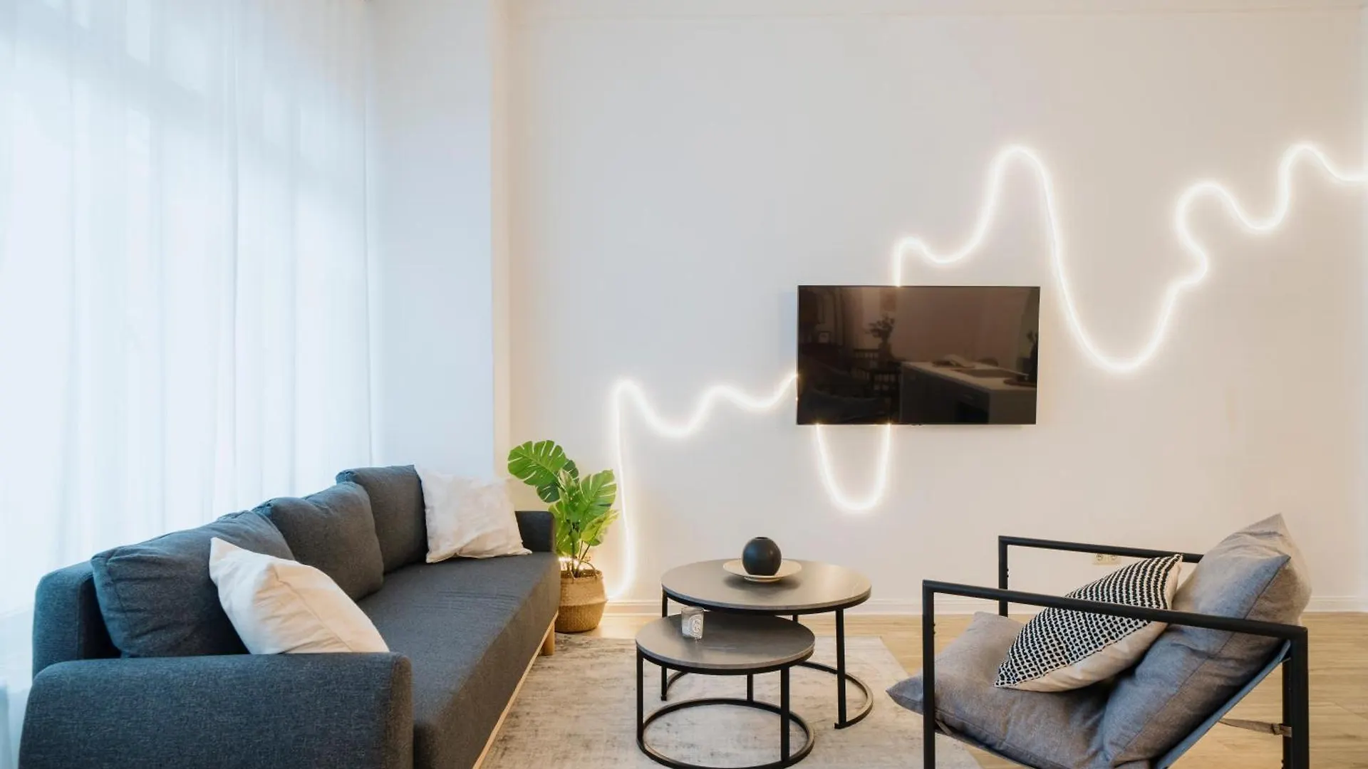 Homely Berlin - Luxurious, Spacious, Near Victory Column, River