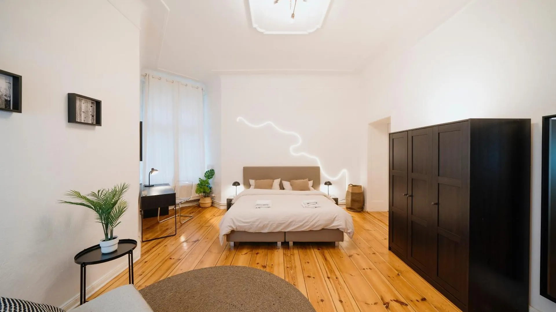 Apartment Homely Berlin - Luxurious, Spacious, Near Victory Column, River