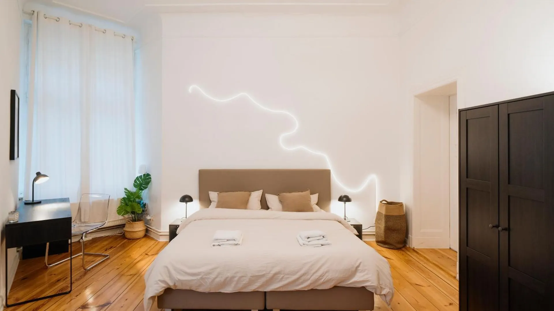 Homely Berlin - Luxurious, Spacious, Near Victory Column, River