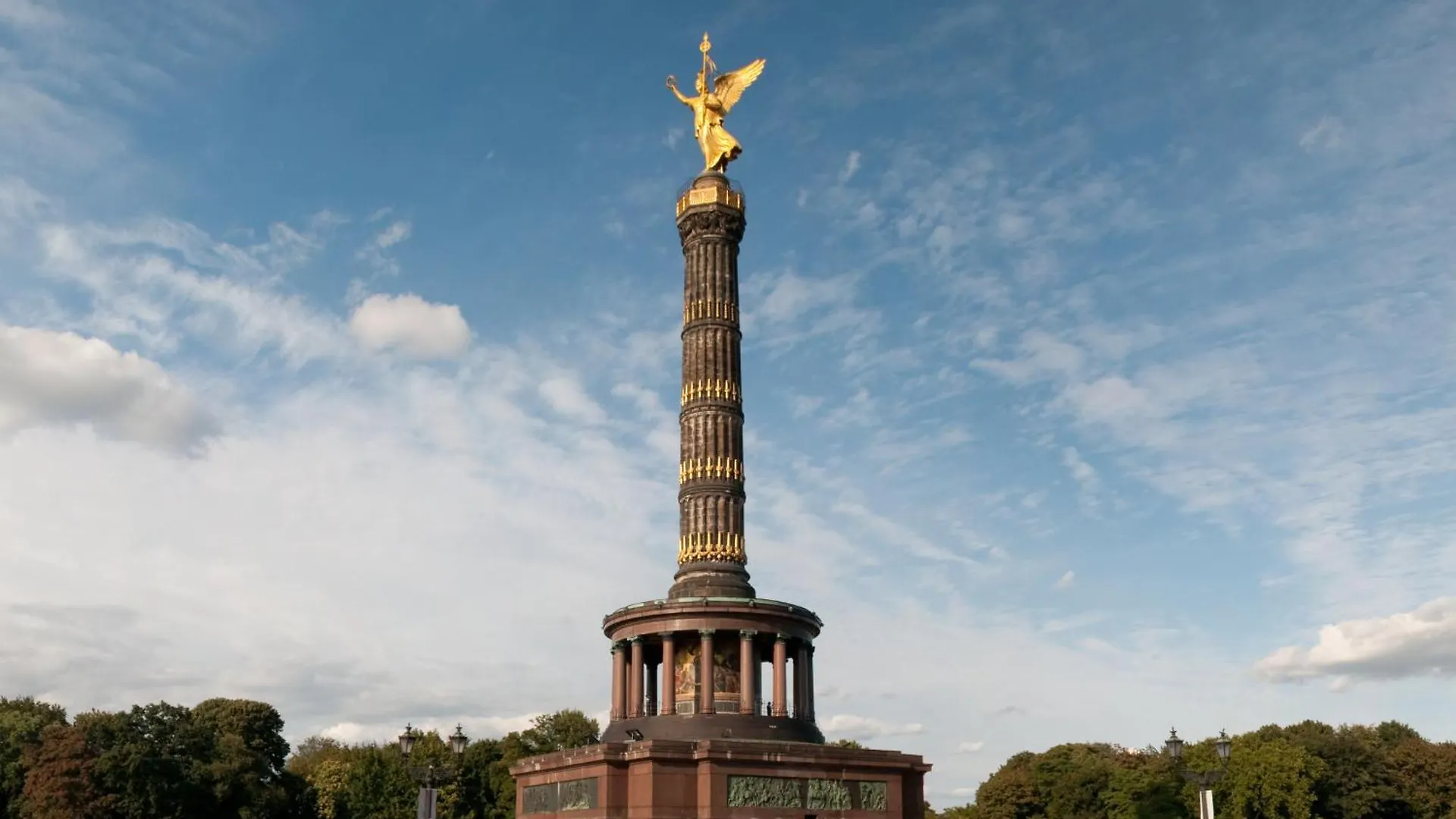 Apartment Homely Berlin - Luxurious, Spacious, Near Victory Column, River