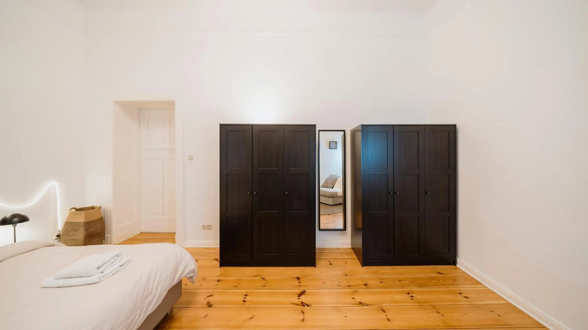 Apartment Homely Berlin - Luxurious, Spacious, Near Victory Column, River Germany