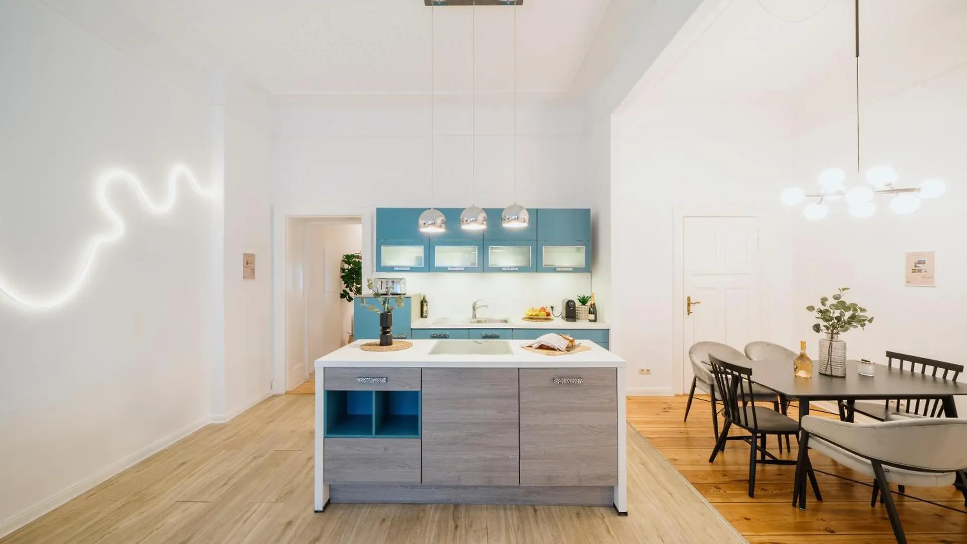 Homely Berlin - Luxurious, Spacious, Near Victory Column, River
