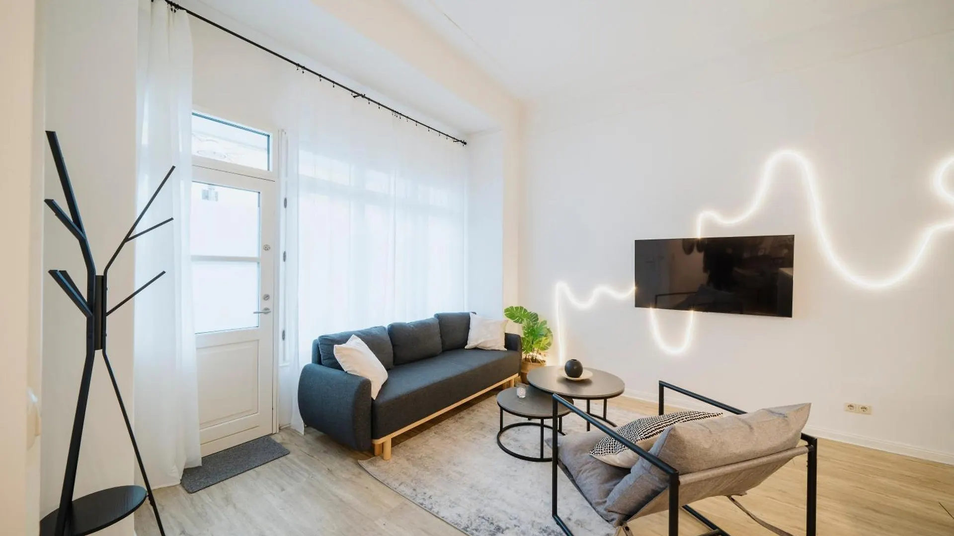 Homely Berlin - Luxurious, Spacious, Near Victory Column, River 0*,