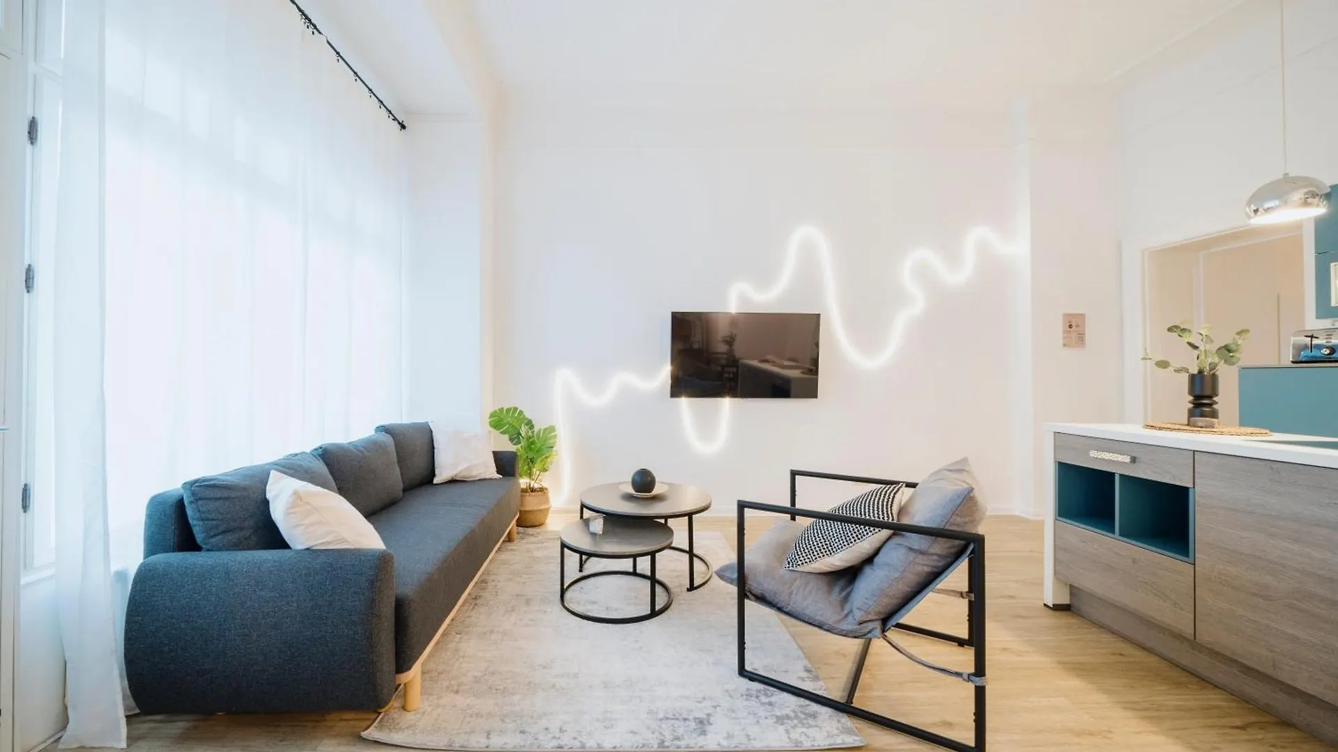 Homely Berlin - Luxurious, Spacious, Near Victory Column, River