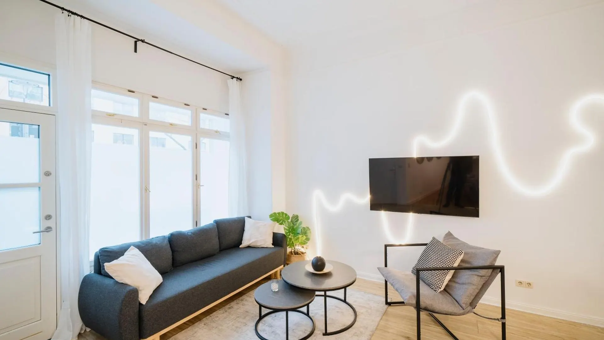 Homely Berlin - Luxurious, Spacious, Near Victory Column, River Διαμέρισμα