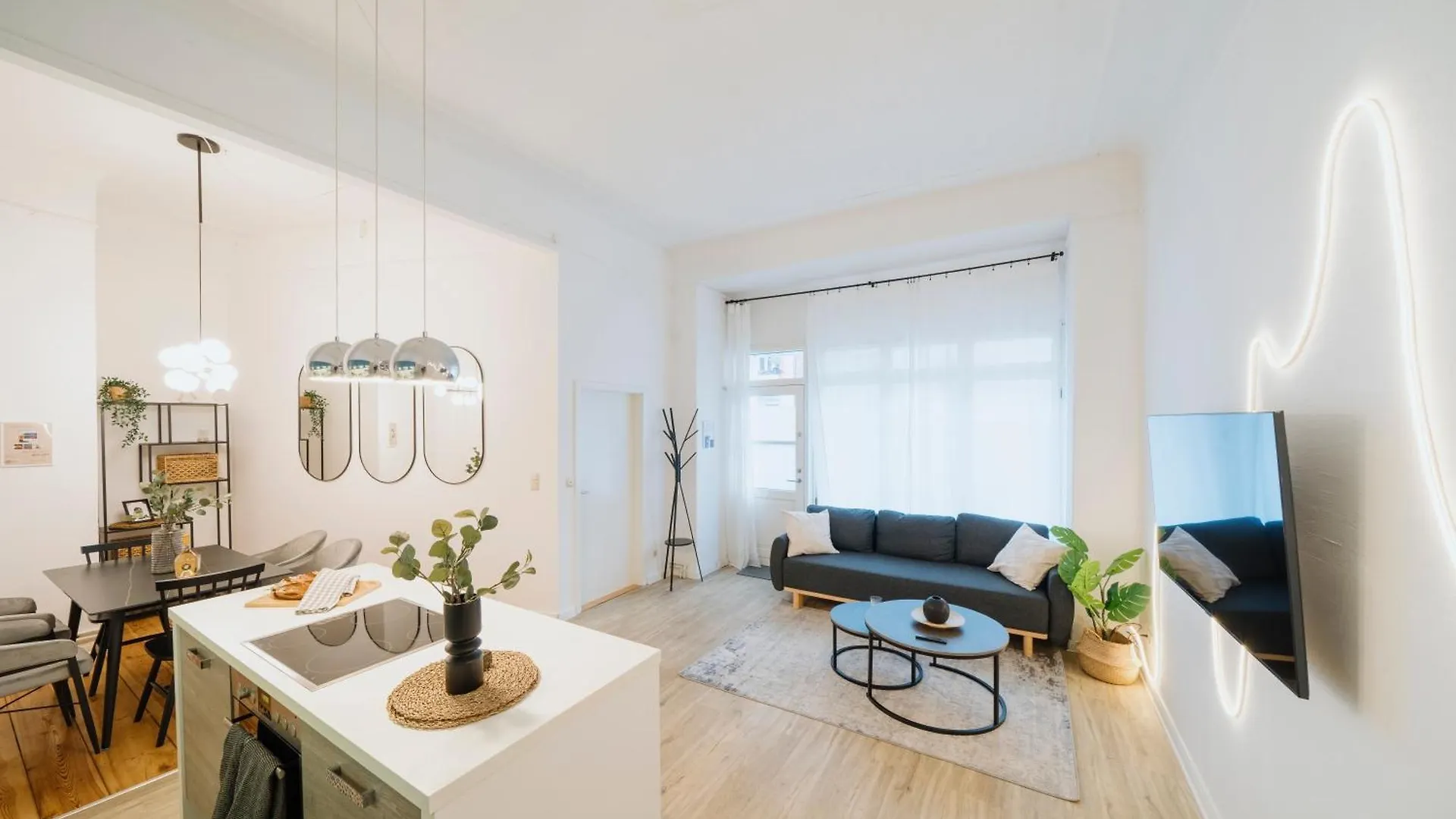 Homely Berlin - Luxurious, Spacious, Near Victory Column, River